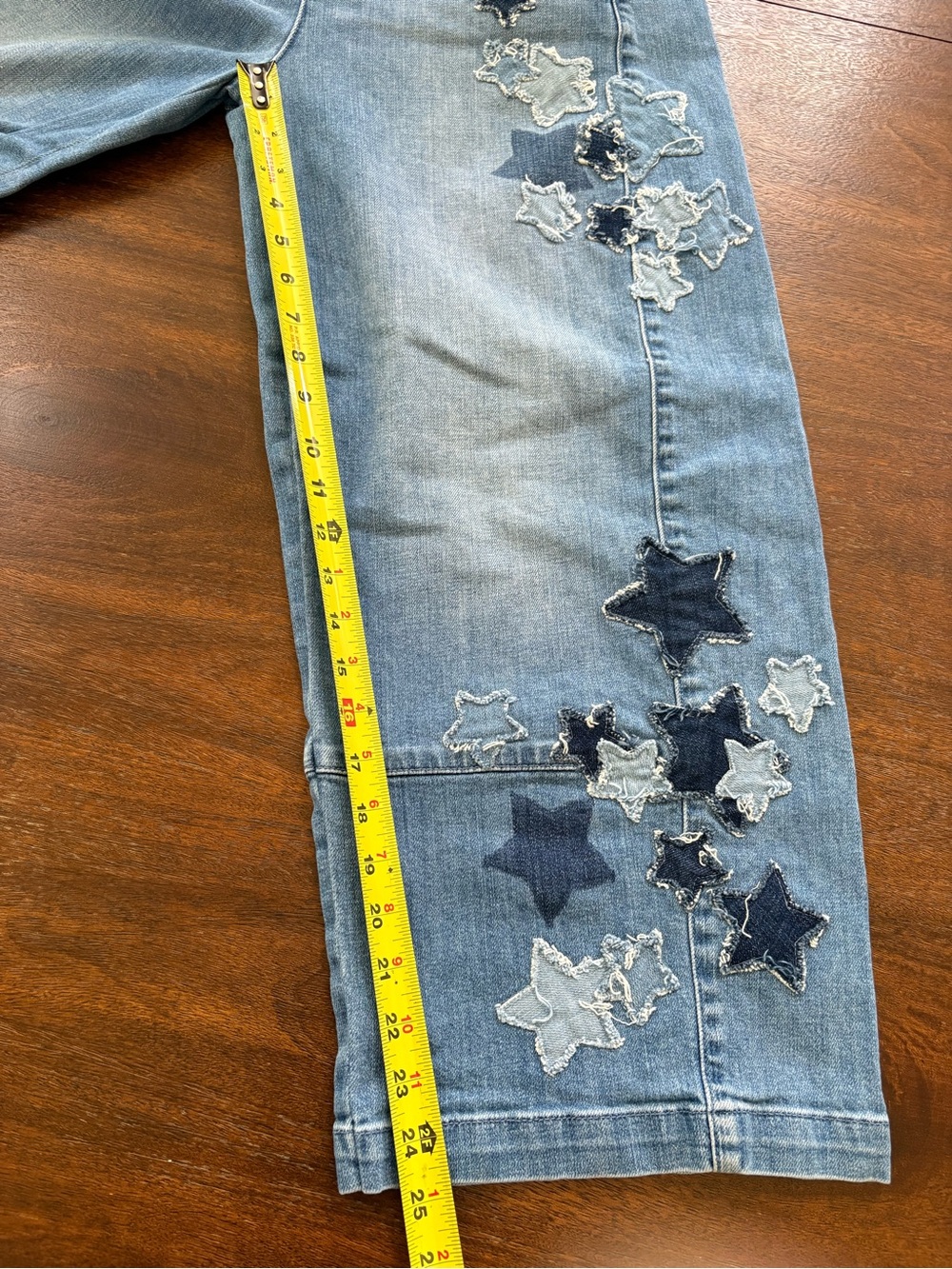 Pilcro Anthropologie Izzie Relaxed Pull On Frayed Stars Patch Barrel Jeans Small - Picture 11 of 13